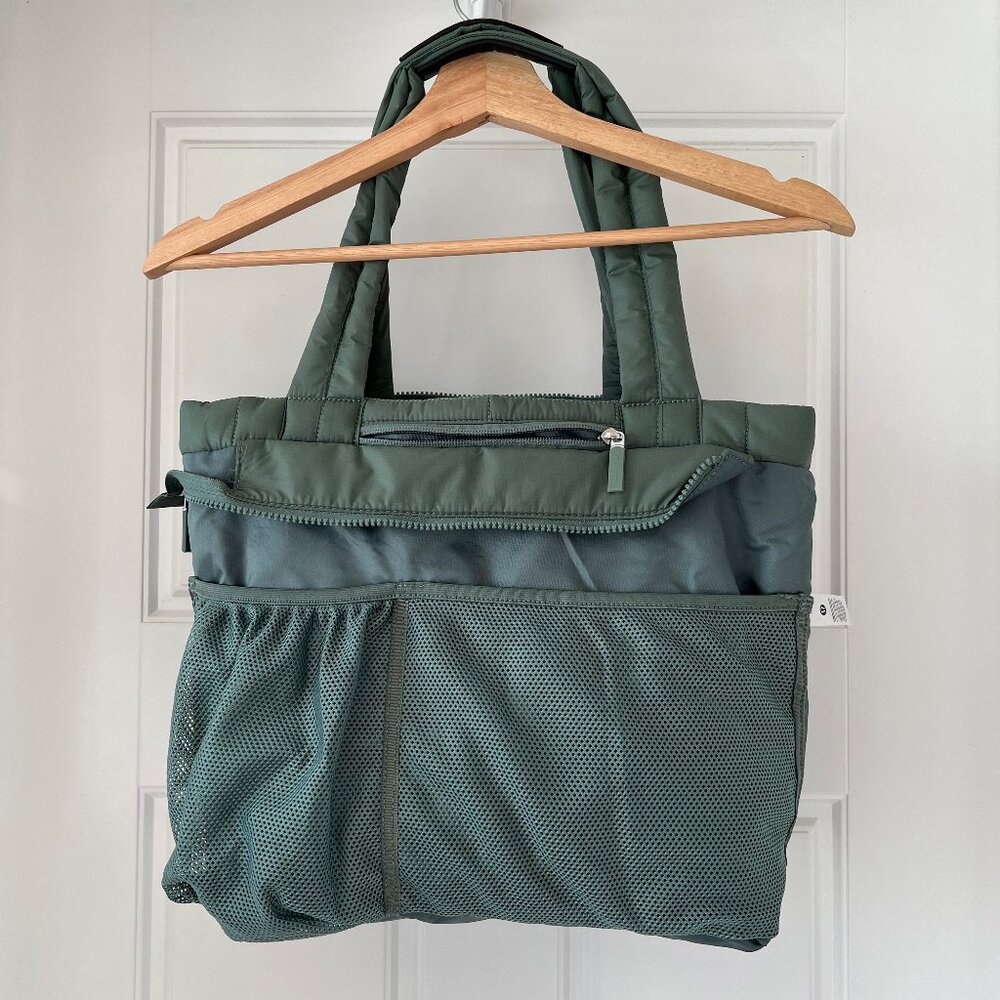 LULULEMON | Puffy Grid Tote (12L) - Picture 4 of 9